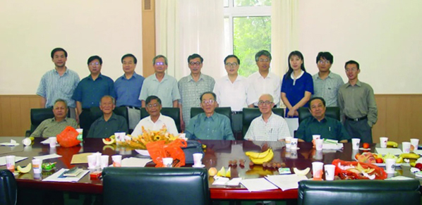 2002年6月22日，中国诗歌研究中心第二次学术委员会年会